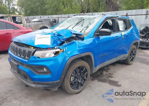2025 Jeep Compass Latitude 4X4 из США, поврежденный, VIN 3C4NJDBN5ST559939